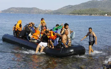 ПОМАЛКУ МИГРАНТИ ПРИСТИГНУВААТ ВО ГРЦИЈА: Бројот по морски пат падна за 34%