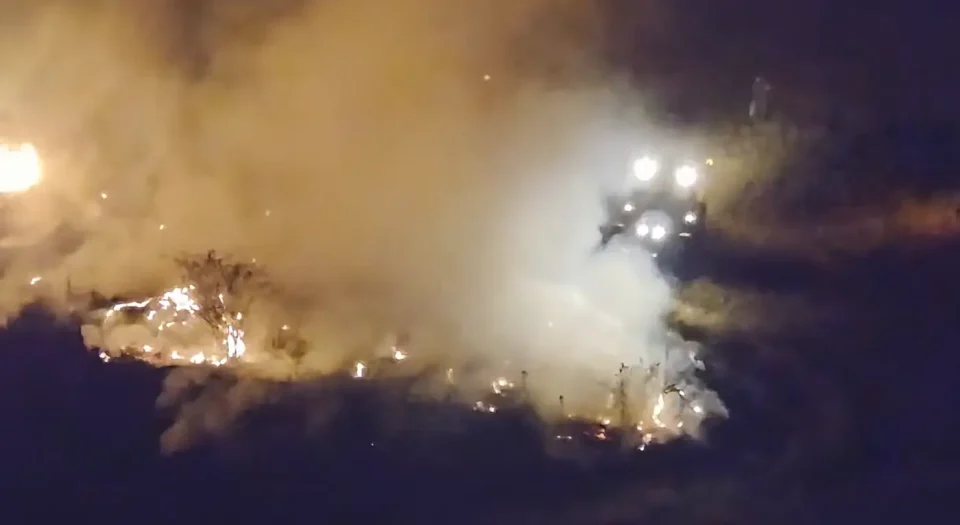 (ВИДЕО) СО ТРАКТОР ВО ОГНОТ: Младиот битолчанец Александар херојски го бранеше селото Лознани од пожарот