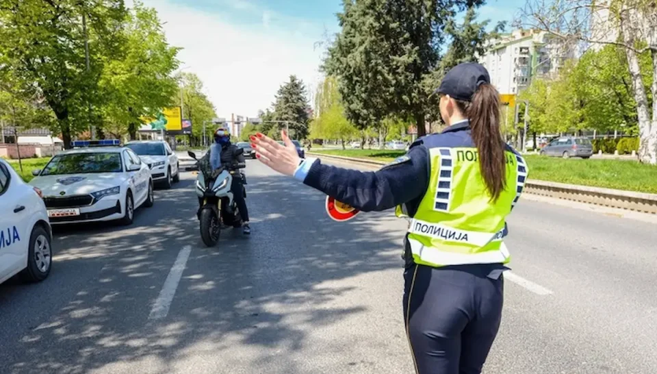 140 ПРЕКРШОЦИ КАЈ МОТОЦИКЛИСТИ И ВЕЛОСИПЕДИСТИ: Полицијата за 5 часа откри 102 возачи без кацига