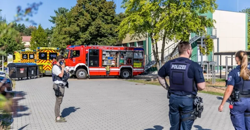 НАПАД СО НОЖ ВО УЧИЛИШТЕ КАЈ БЕРЛИН: Убиени ученичка и маж кој сакал да и помогне, осомничениот е уапсен