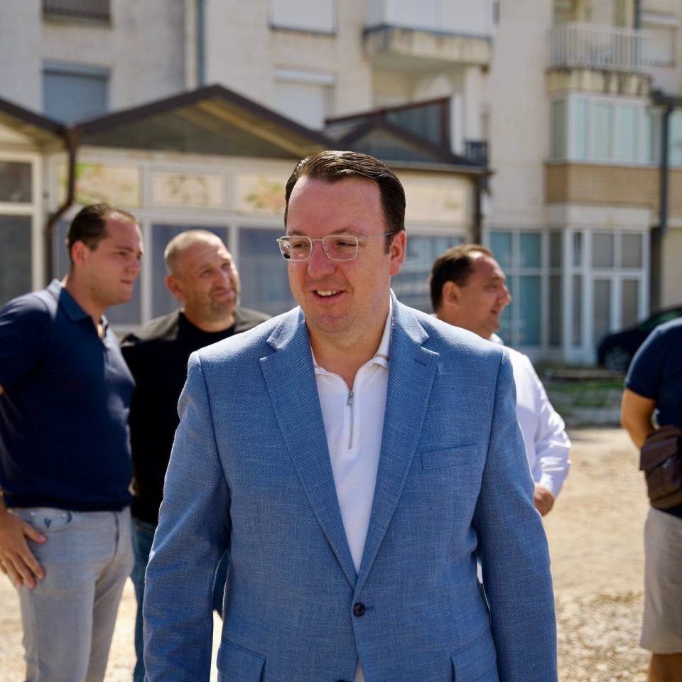 Николоски: Со Албанија работиме на алтернативна рута за Ќафасан-Требеништа, законот за плажите треба да биде готов до крајот на годината