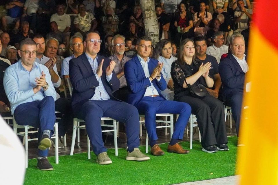 НИКОЛОСКИ НА КОМИТСКА ВЕЧЕР: ВМРО-ДПМНЕ е столб на Македонија, на националното единство, традицијата и напредокот
