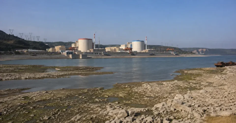 СУШАТА ГО НАМАЛИ НИВОТО НА ДУНАВ: Романија подготвува ново минирање за да ја спаси нуклеарката Чернавода