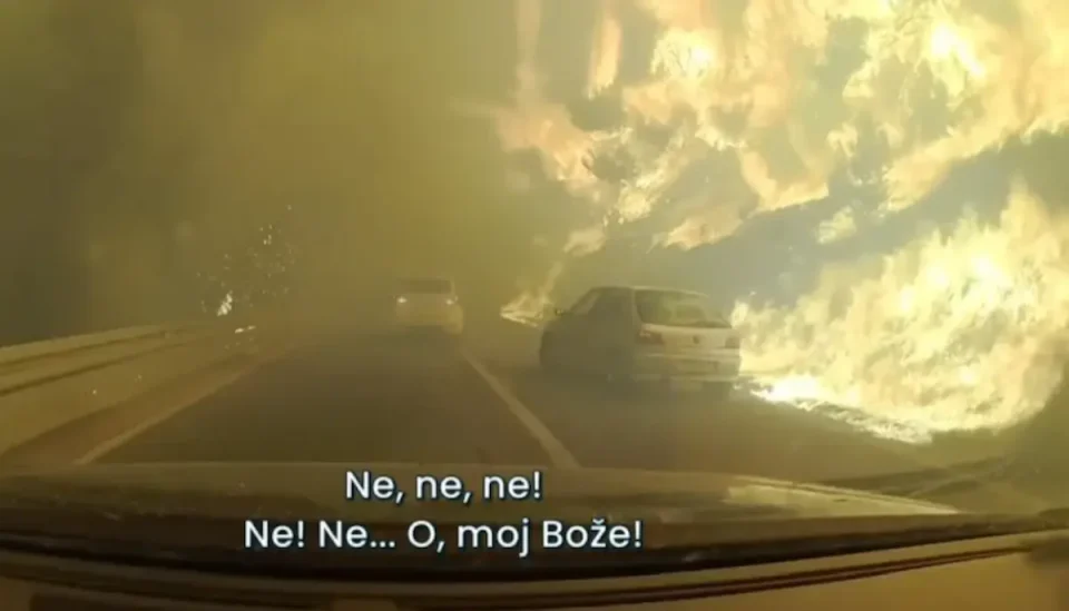 (ВИДЕО) КАКО ИЗГЛЕДАЛ ПЕКОЛОТ ВО ОМИШ: Семејство го снимило бегството низ пожарот со автомобил, дел од возилото почнало да гори, а стаклото пукнало од топлината