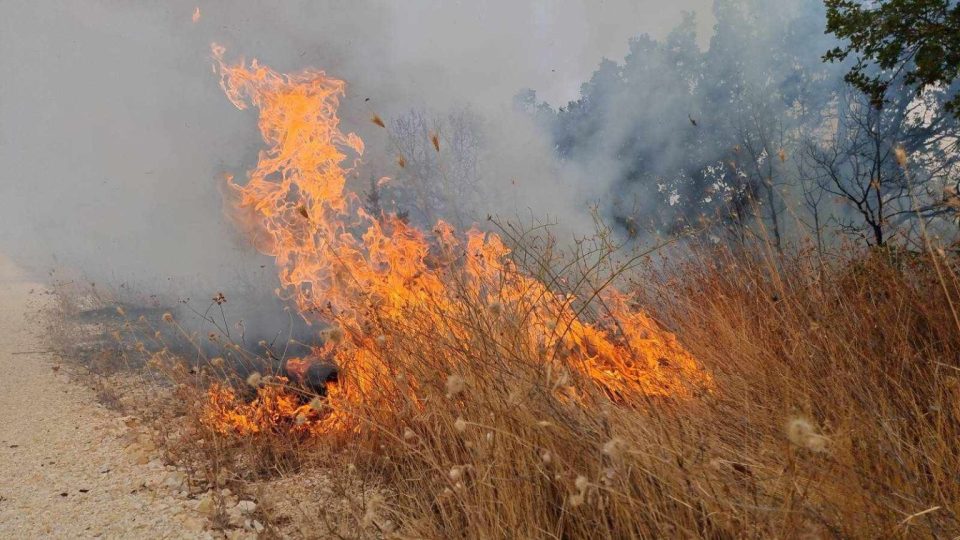 Регистрирани 18 пожари на отворено, четири се активни, два се под контрола, а 12 се изгаснати