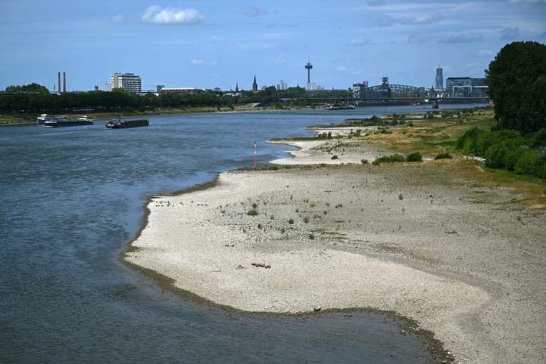 Рајна во Келн достигна историски најниско ниво