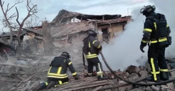 ДРОНОВИ ПОГОДИЈА АВТОБУС И ЖЕЛЕЗНИЧКА СТАНИЦА: Најмалку 10 лица загинаа, десетици се повредени во Русија и Украина