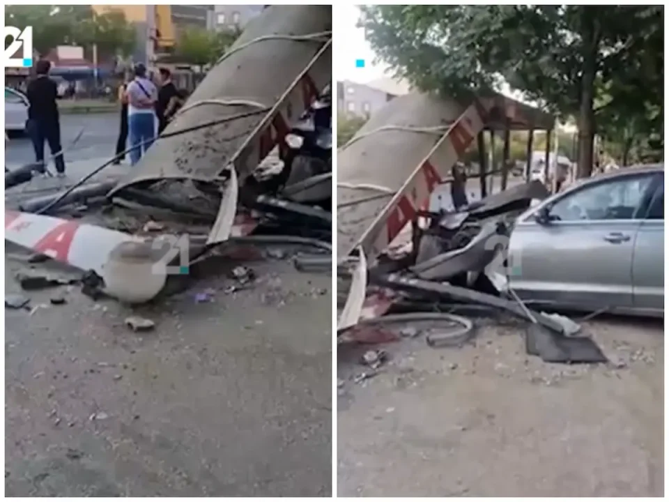 (ВИДЕО) Автомобил уништи автобуска постојка на Бит Пазар