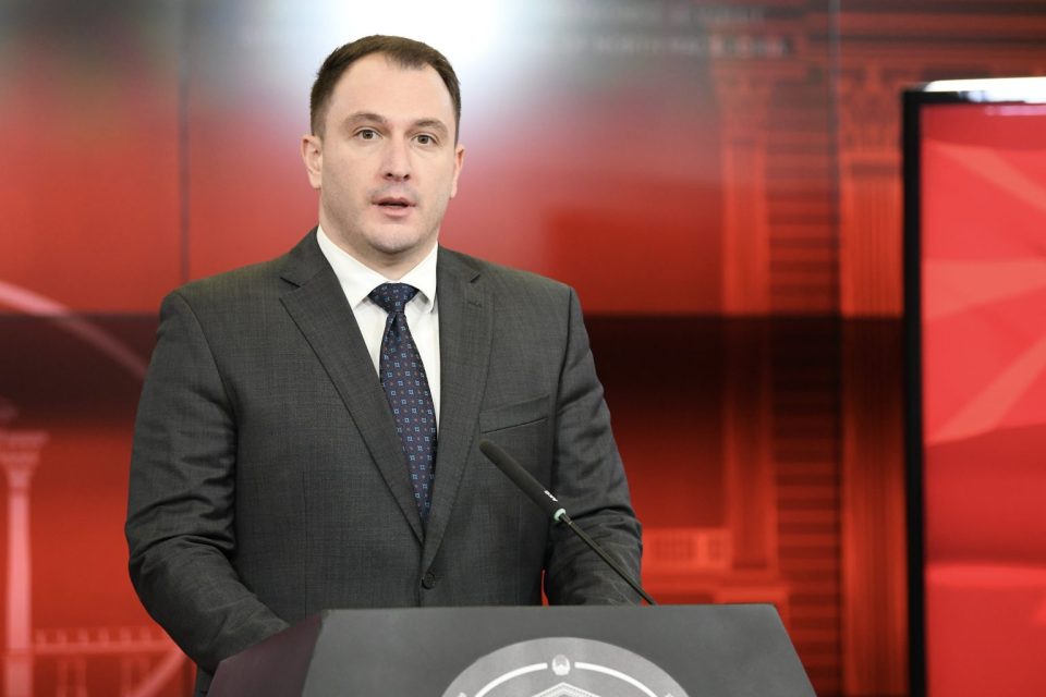 АНДОНОВСКИ СО ДОБРИ ВЕСТИ ЗА БИЗНИС СЕКТОРОТ: Електронски може да добијат Уверение за квалитет В1 – сертификат за извоз на вино