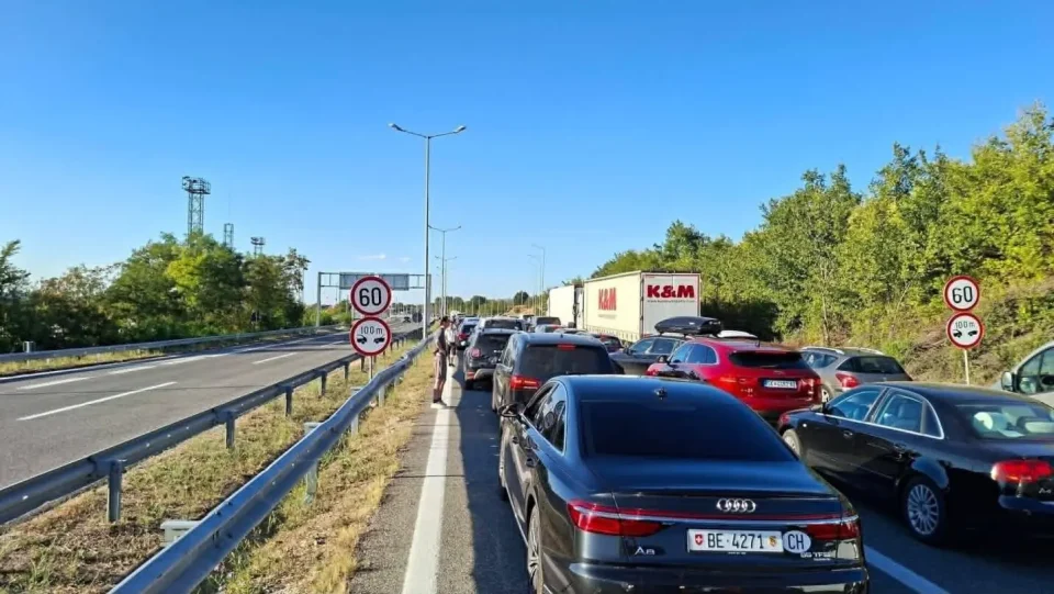 МВР СО ОБЈАСНУВАЊЕ ЗА ГУЖВАTA НА ТАБАНОВЦЕ ПОРАДИ „СЕЈФ СИТИ“: Странците ги плаќаат и старите казни, не само денешните прекршоци