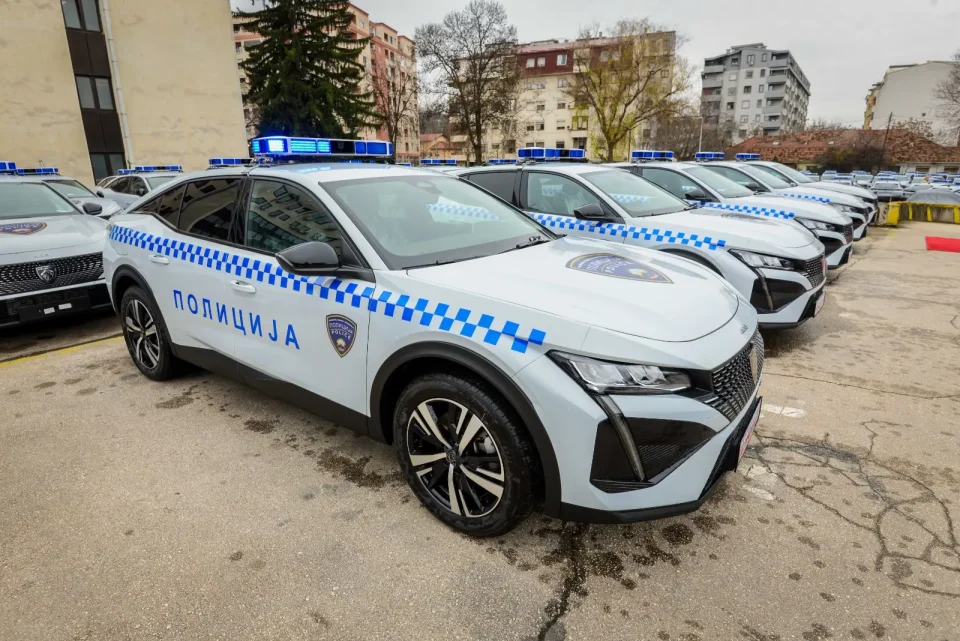 ПЕТ ДЕЦА ОДЗЕМЕНИ ОД СЕМЕЈСТВО ВО ВЕЛЕС: Во домот немало основни услови за живот