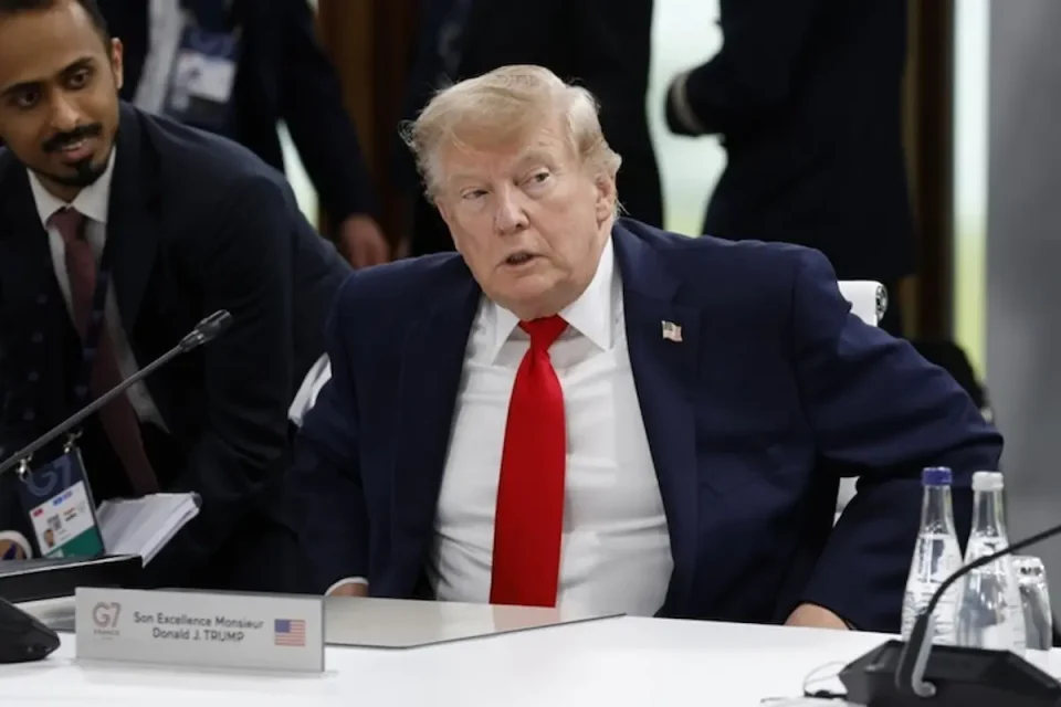 ТРАМП ГИ ОДЛАГА НАПАДИТЕ ВРЗ ИРАН: Најмалку седумпати се заканил со удари, па се повлекол