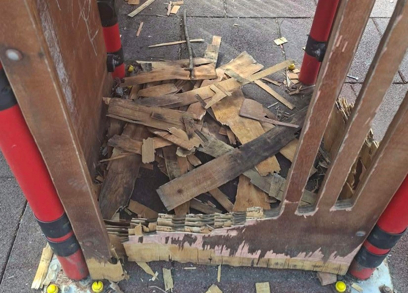 (ФОТО) Вандализирано детско игралиште во Карпош 1