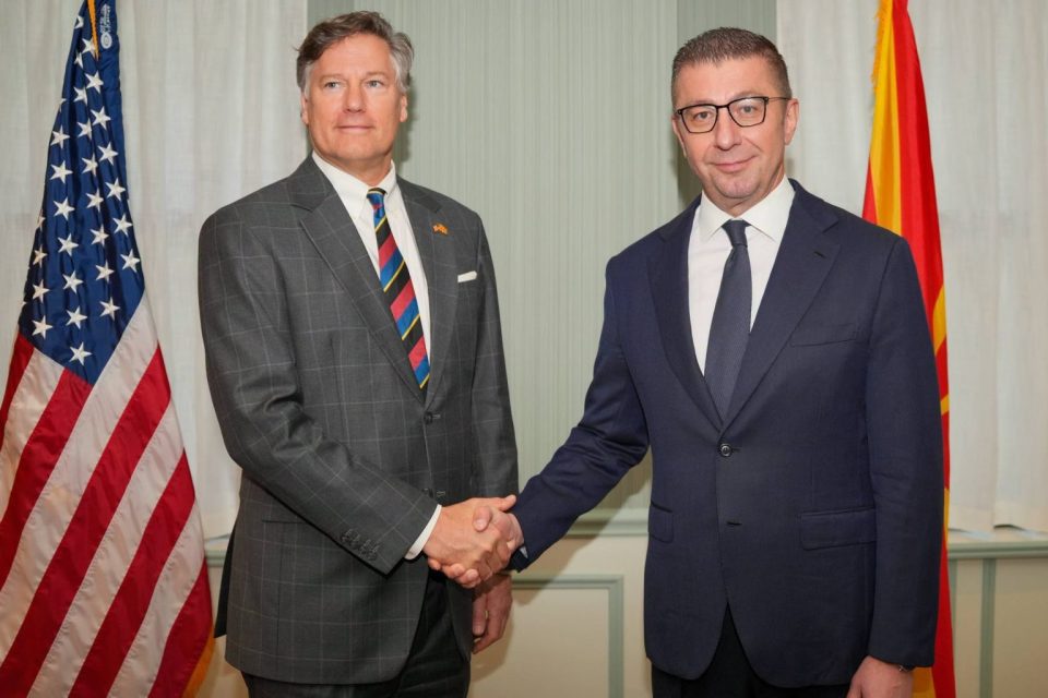Премиерот Мицкоски оствари средба со висока делегација на Стејт Департментот предвоена од заменик секретарот Кристофер Ландау