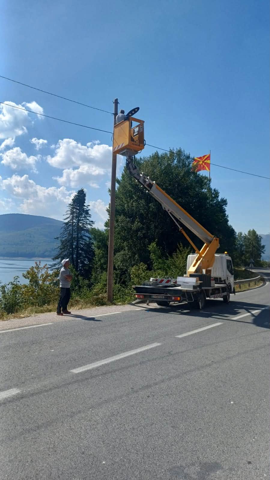 Во Маврово поставени повеќе од 60 нови енергетско ефикасни улични светилки