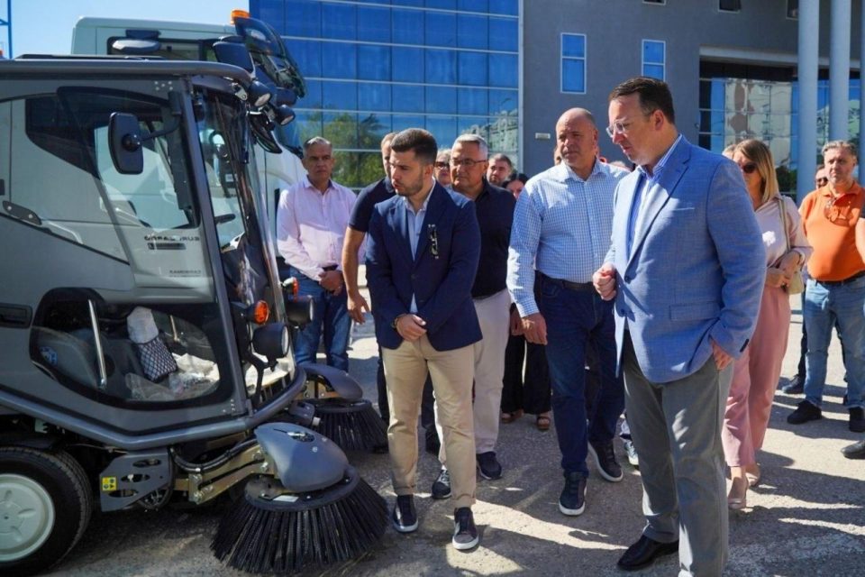 Николоски: Куманово добива пет специјализирани возила за одржување на комуналната хигиена, за брзо време пристигнуваат и дел од новите електрични автобуси