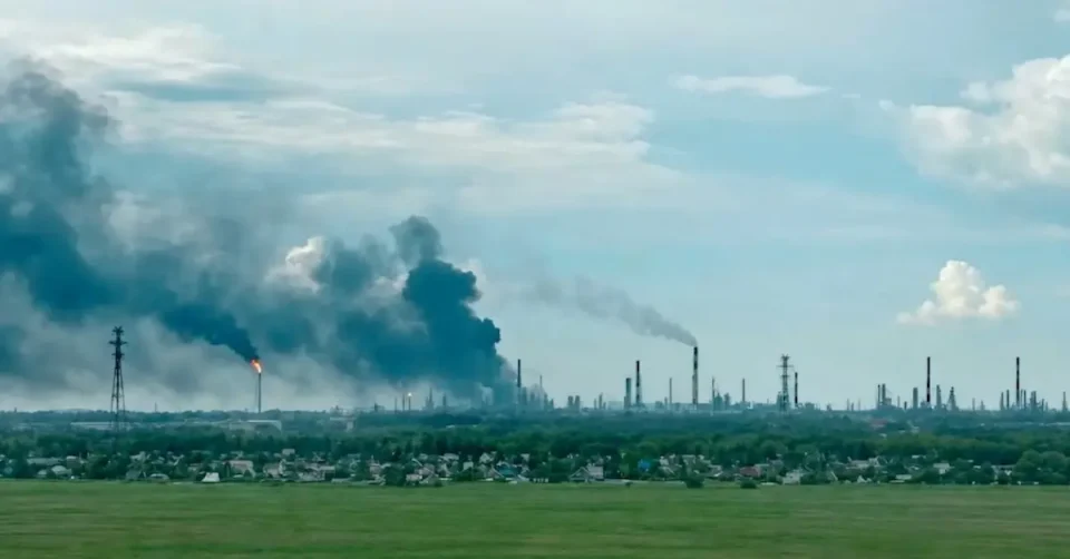 ТРАМП ГО ПОВИКА ЗЕЛЕНСКИ ДА НЕ ЈА НАПАЃА РУСКАТА НАФТЕНА ИНФРАСТРУКТУРА: Тврди дека нападите предизвикуваат недостиг на дизел