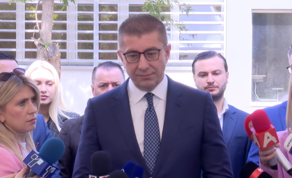 (ВИДЕО) МИЦКОСКИ ПОБАРА РАЗРЕШУВАЊЕ НА ДИРЕКТОРОТ НА ИНСТИТУЦИЈАТА ОДГОВОРНА ЗА МАКЕДОНИУМОТ: Тоа што се случило е недозволиво!