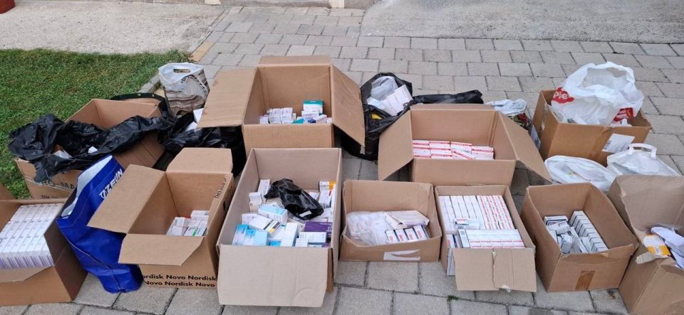 (ФОТО) ГОЛЕМА ПОЛИЦИСКА АКЦИЈА: Се апси криминална група за криумчарење лекови и суплементи