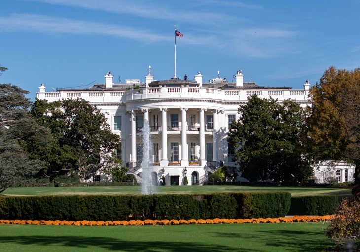 Судија со наредба до администрацијата на Трамп: Да се врати пристапот до Белата куќа на Си-ен-ен, Ем-ес-ен-би-си и „Политико“