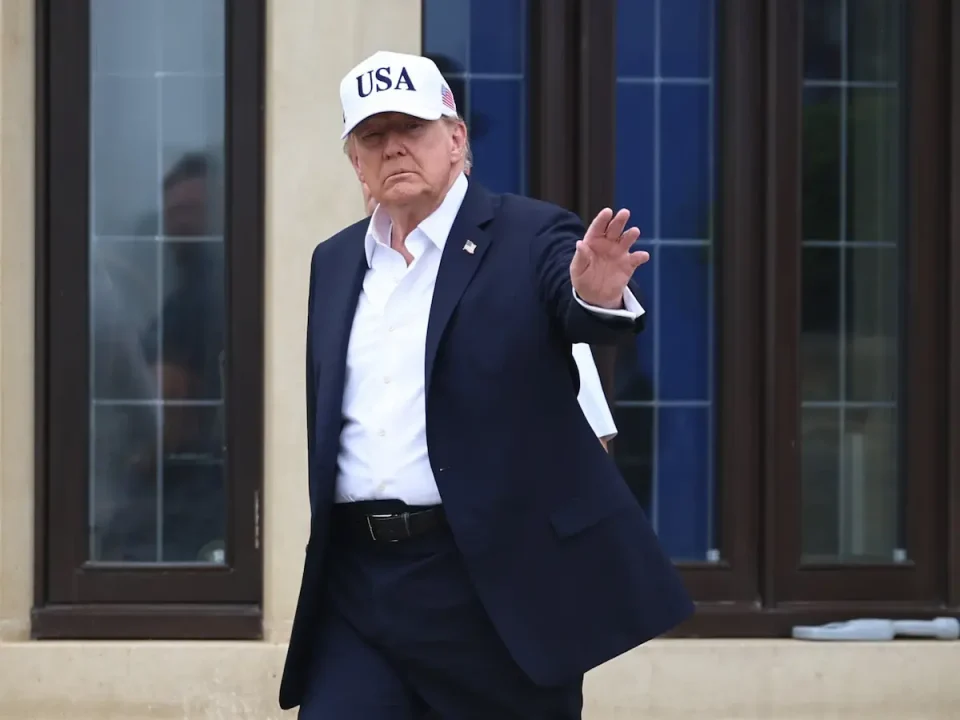 ТРАМП НАЈАВИ УКИНУВАЊЕ НА ЦАРИНИТЕ ЗА ИРСКОТО ВИСКИ: Одлуката ја соопшти на крајот од посетата на Ирска