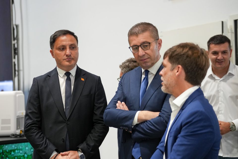 (ФОТО) Мицкоски: Компанијата „ВИК“ ја проширува инвестицијата во Прилеп, предвидени нови 300 вработувања