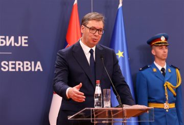 АЛЕКСАНДАР ВУЧИЌ ПОДНЕСЕ ОСТАВКА ОД ФУНКЦИЈАТА: Ана Брнабиќ привремено ќе раководи со Србија