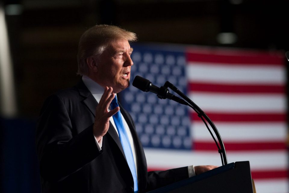 ЗАКАНА ЗА НАЦИОНАЛНАТА БЕЗБЕДНОСТ: Еве зошто Трамп го забранил пристапот на три медиуми во Белата куќа