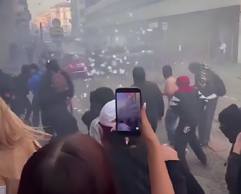 (ВИДЕО) МЕЛОНИ ИСПРАЌА 500 ВОЈНИЦИ ЗА „ОДБРАНА НА МИЛАНО“: Луксузните брендови ја повлекуваат робата од излозите