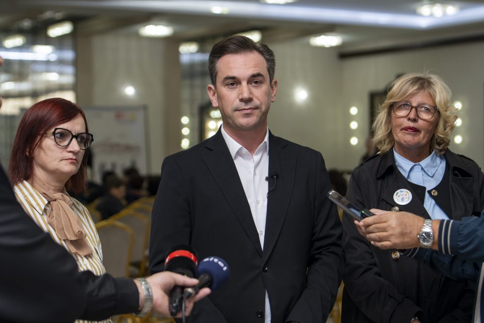 До 360.000 денари поддршка за жените земјоделки и 100.000 денари надоместок за мајчинство, најави Серафимовски