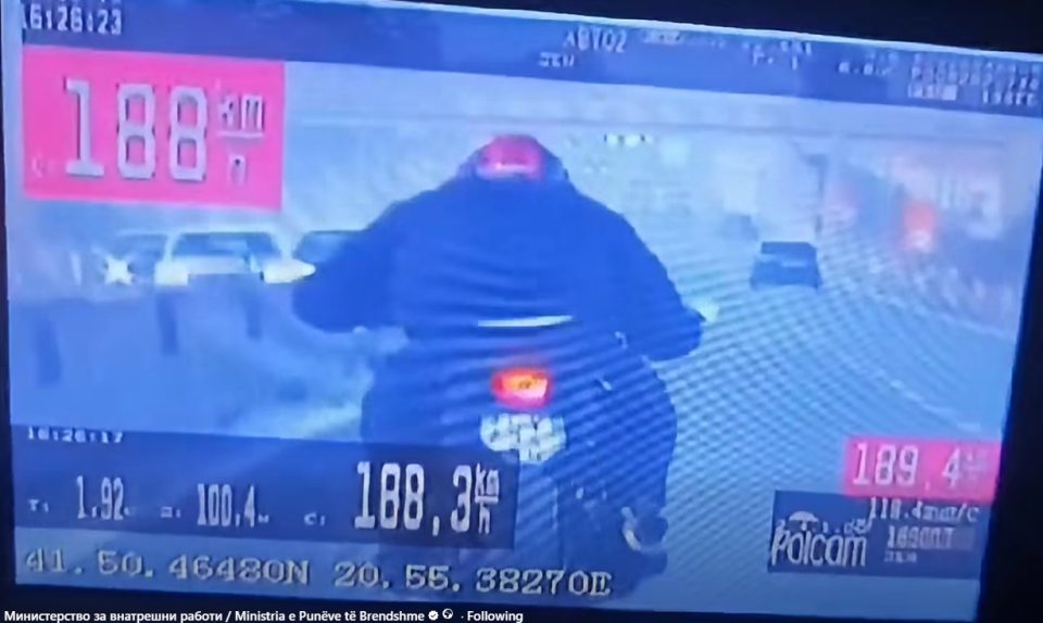 (ВИДЕО) СО ПОЛИЦИСКИ ПРЕСРЕТНУВАЧ: Фатен мотоциклист кој возел со 188 км/ч на автопат