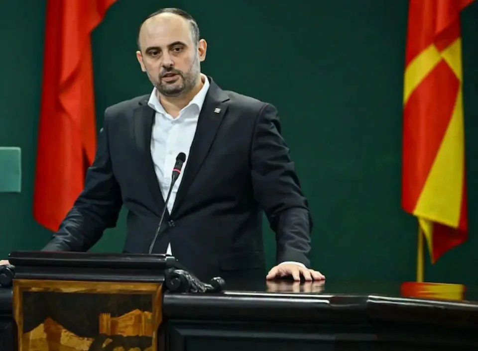 ПОМАЛКУ АДМИНИСТРАЦИЈА, ПОВЕЌЕ РАБОТНИЦИ НА ТЕРЕН: Ѓорѓиевски најави намалување на вработувањата