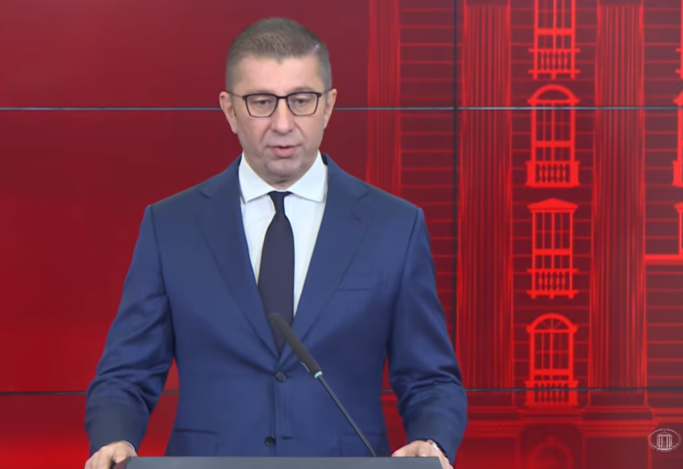 ЛАГА Е ДЕКА МИХАИЛОВА СО АДВОКАТОТ ЛЕГАЛНО ЈА ПРЕМИНАЛА ГРАНИЦАТА: Ива и татко и ќе одговараат кога-тогаш порача Мицкоски