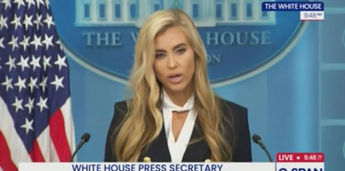 Трамп ја отпушти новата портпаролка по само неколку дена