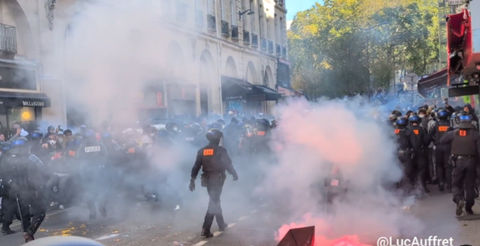 (ВИДЕО) ПРОТЕСТИ ВО ФРАНЦИЈА: Полицијата употреби солзавец и палки, уапсени десетици демонстранти