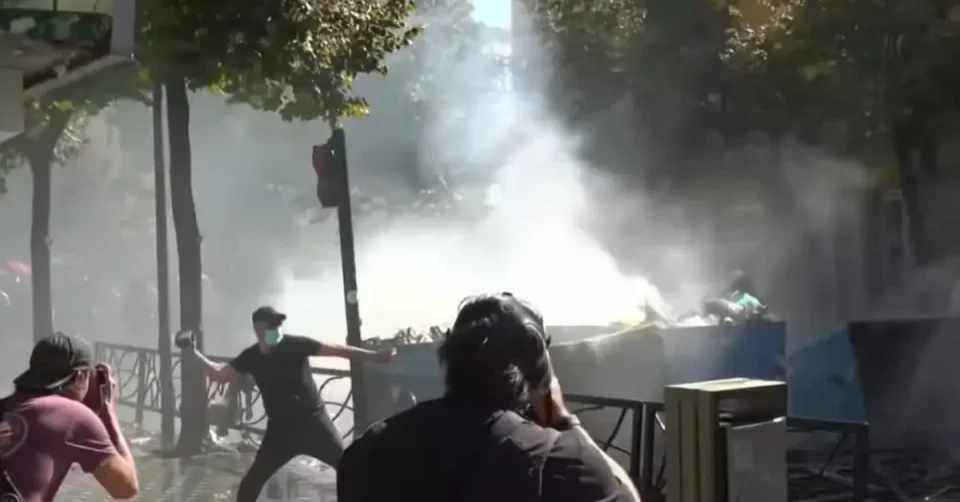 (ВИДЕО) НАД ИЛЈАДА УАПСЕНИ ВО АЛБАНИЈА: Протестите против владата ескалираат, Рама одбива да се повлече