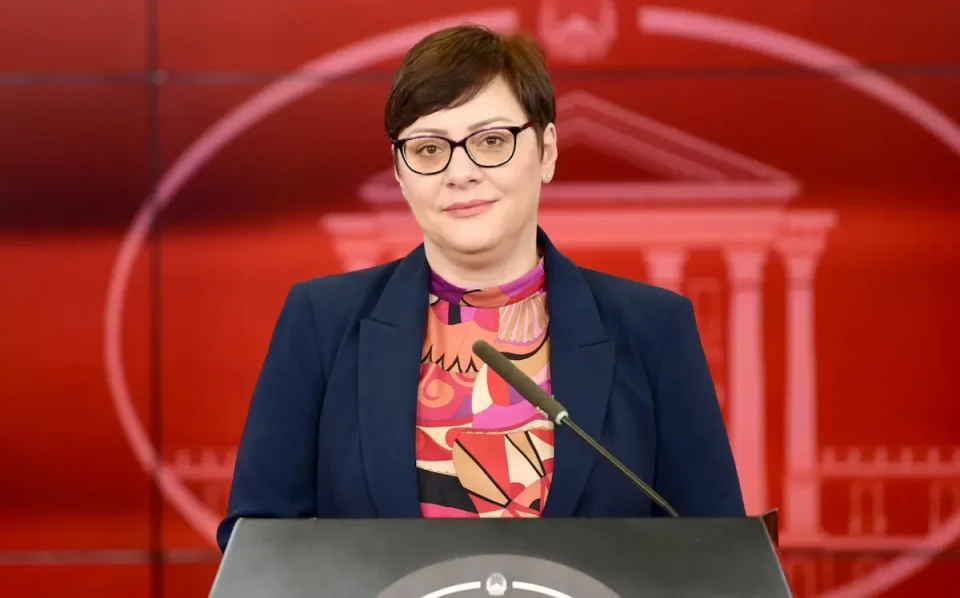 ДРЖАВАТА ПОДГОТВУВА НОВА ГРАЃАНСКА ОБВРЗНИЦА: Министерката објасни зошто се намалуваат капиталните расходи