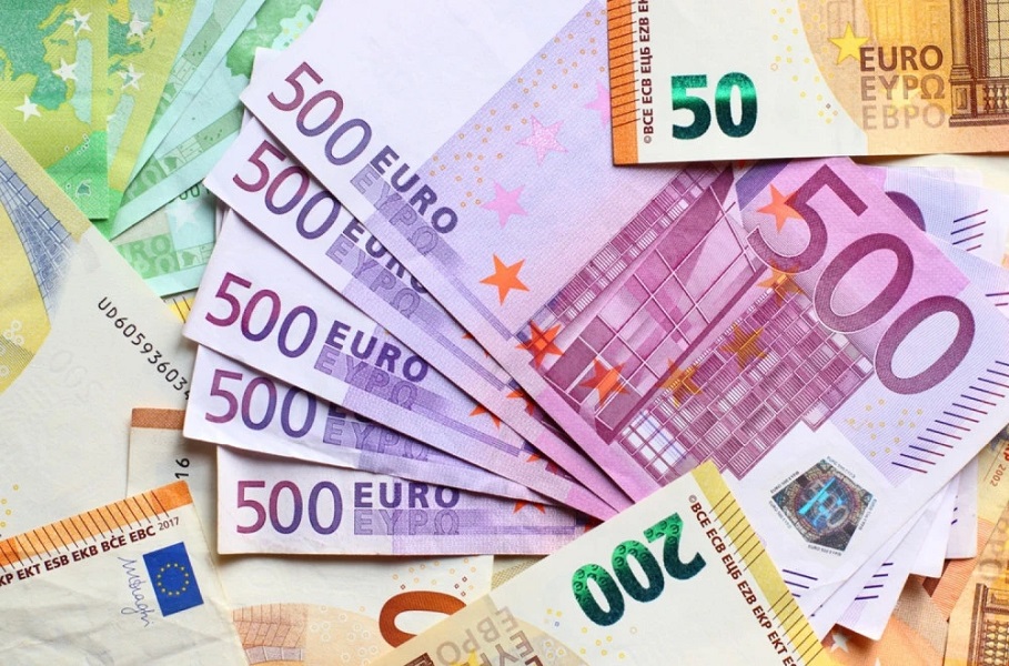 КОЈ ЗАРАБОТУВА 190.000 ЕВРА МЕСЕЧНО? УЈП ги откри највисоките плати во Македонија