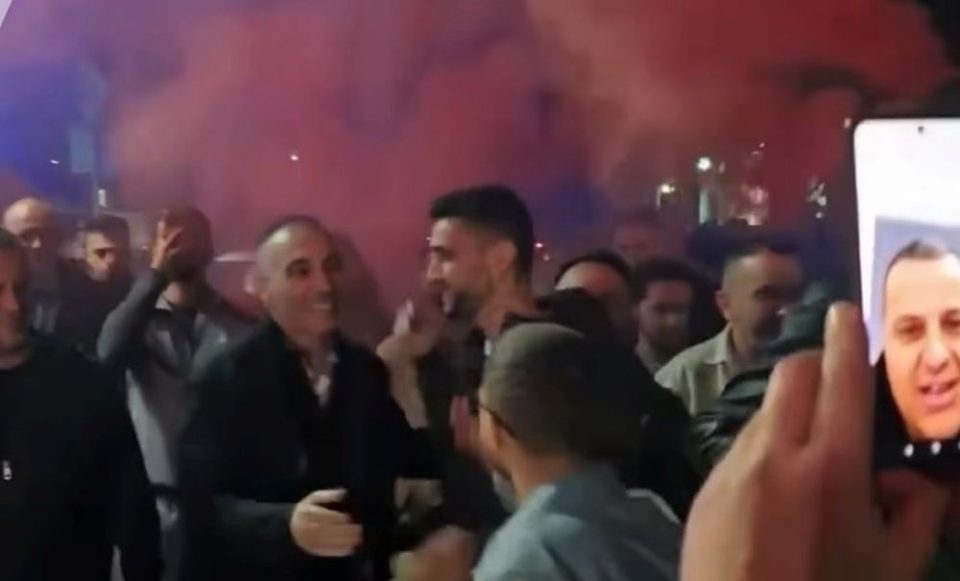 (ВИДЕО) ОГНОМЕТИ И ФАКЕЛИ ВО ЧАИР: Се славеше излегувањето на Артан Груби од куќен притвор