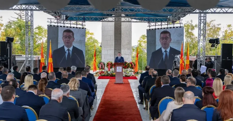 Мицкоски: Македонија треба да влезе во Европската Унија со исправена глава, не со свиткана и понижена кичма