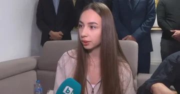 Бугарската СДС застана зад Ива Михаилова: Законитоста на влезот во Бугарија е споредна кога станува збор за нејзиното здравје