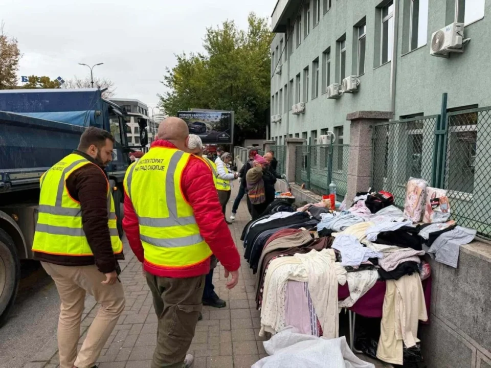 ИНСПЕКЦИСКА АКЦИЈА ВО СКОПЈЕ: Дивите продавачи отстранети кај Клиничкиот центар, Зелен пазар и Буњаковец