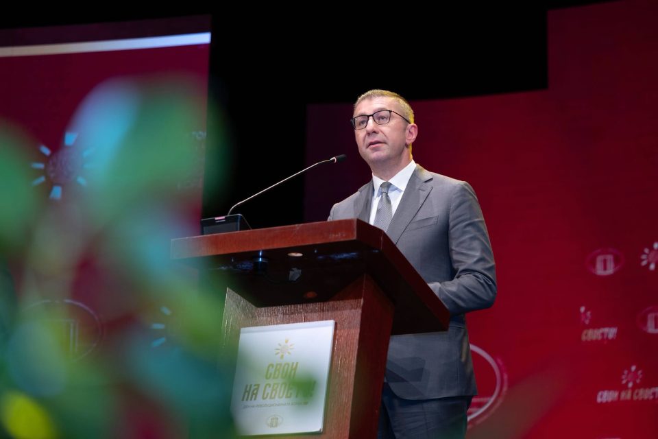 Мицкоски до опозицијата: Го исправаме она кое го распродававте, а тоа е нашата заедничка Македонија!