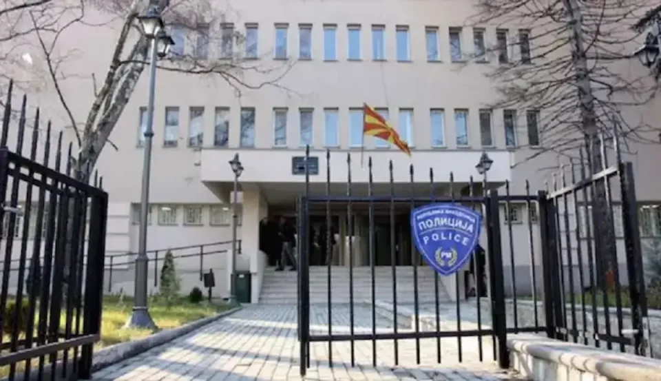 (ВИДЕО) МВР ги казни возачите што го блокирале булеварот во Аеродром поради свадба
