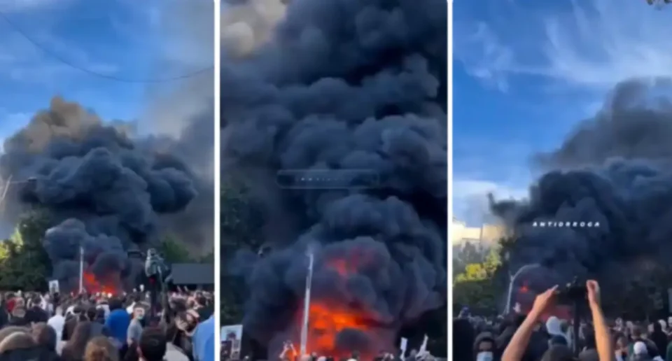 (ВИДЕО) ХАОС ВО ТИРАНА: Камења кон Министерството за образование, полицијата употреби водени топови