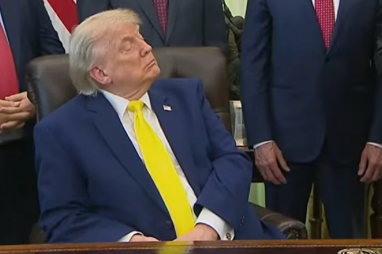 СЕДУМ СОЈУЗНИ ДРЖАВИ ПОДНЕСОА ТУЖБА ПРОТИВ ТРАМП: Спор за кратење на 810 милиони долари