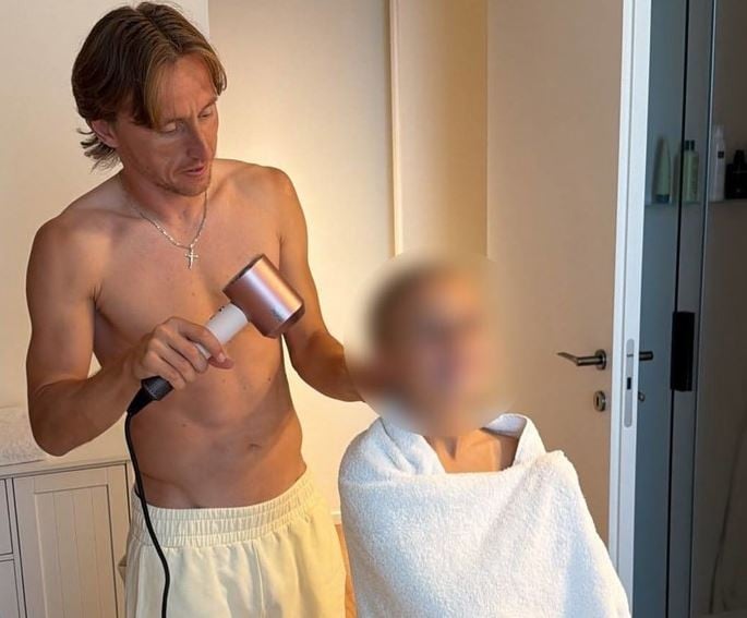 ЛУКА МОДРИЌ ГО ЧЕСТИТАШЕ РОДЕНДЕНОТ НА ЌЕРКАТА: Емотивна семејна порака за малата Софија