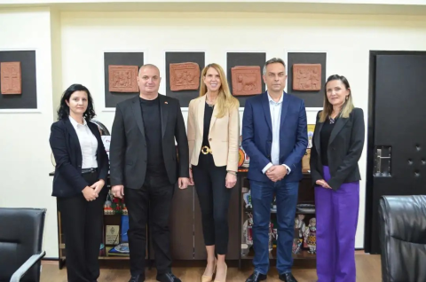 Амбасадорката на САД Никол Варнс ја посети Општина Виница