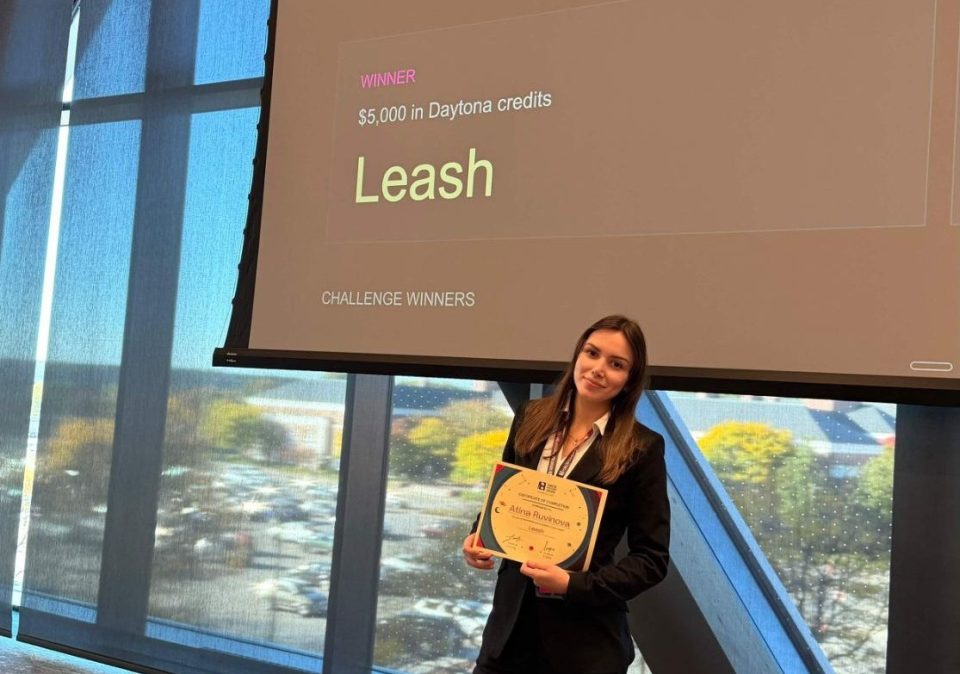 ТРИУМФ НА ХАКХАРВАРД ВО САД: Атина Рувинова со проектот Leash освои прво место