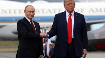 Владимир Путин и Доналд Трамп во дипломатски разговори за војната во Украина